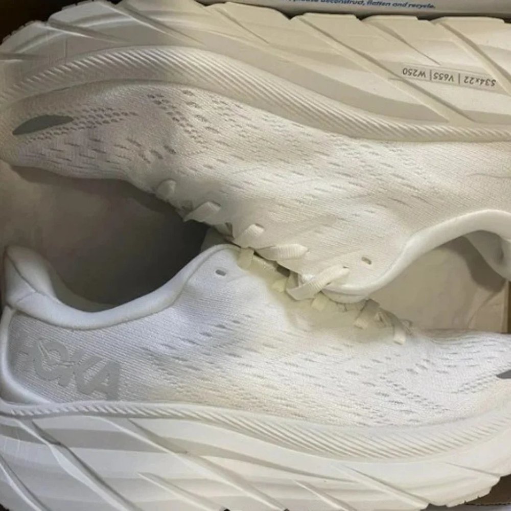 NEW Hoka Women's Clifton 8 White